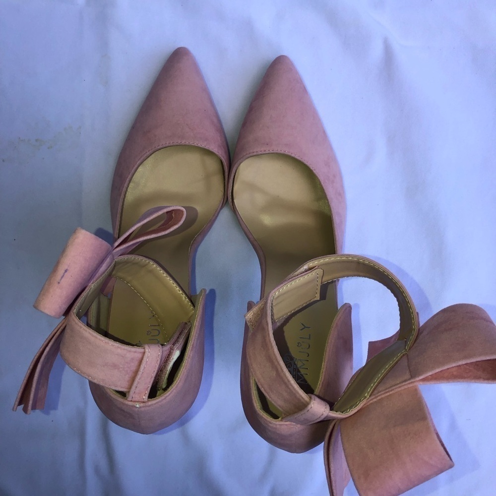 MM July, size 42, size 11 pink 4.5 inch heels, velvet like material. Bow strap - Picture 13 of 16